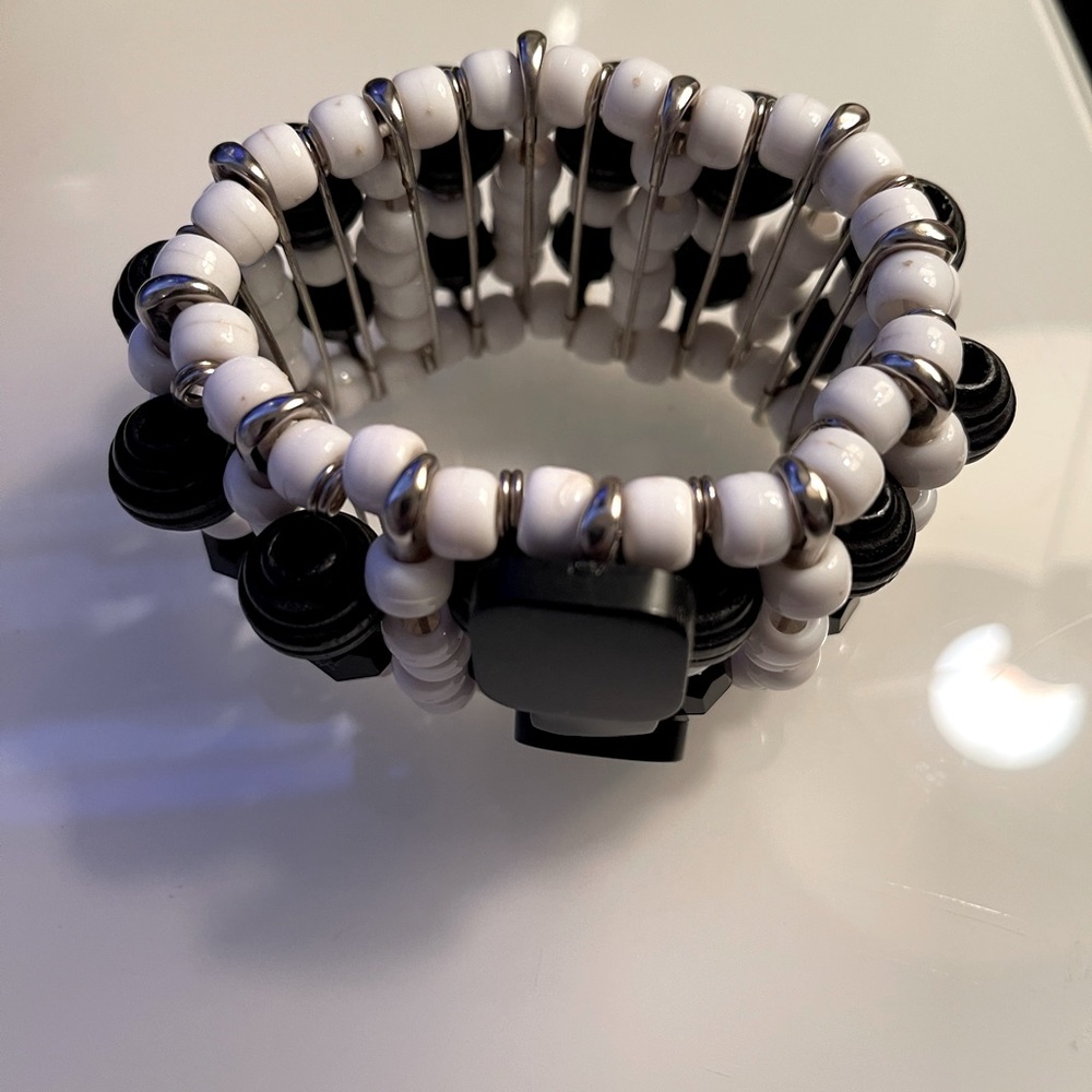 Women’s Safety Pin Beaded Bracelets - Picture 5 of 14